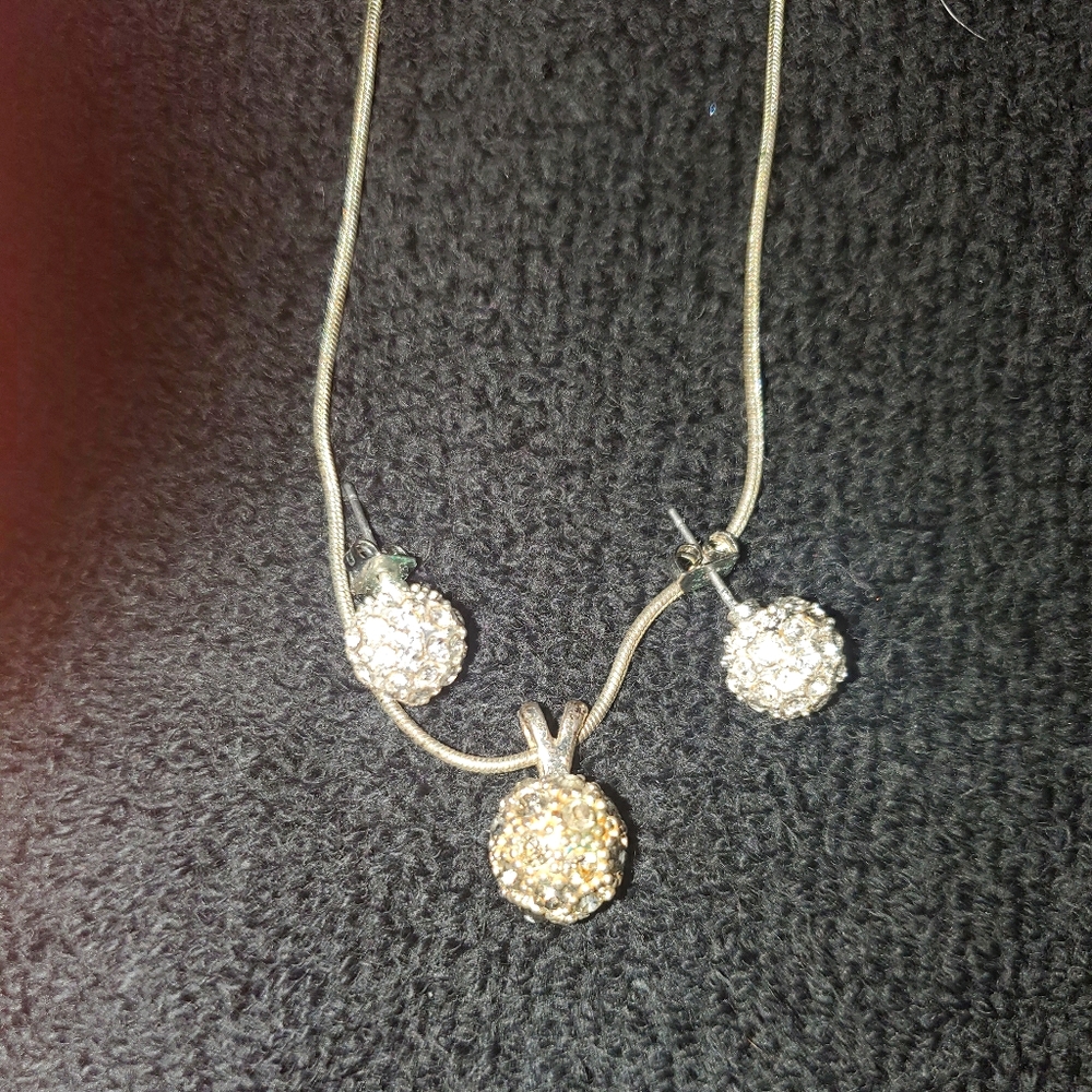 Premier Designs Necklace and Earrings Set